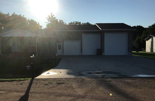 Republican City House | 1 mile from the second largest lake in Nebraska with the best fishing & hunting