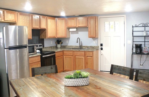 Diamond City House | 1 mile to Bull Shoals Lake and 1 mile to the Diamond City Country Club.
