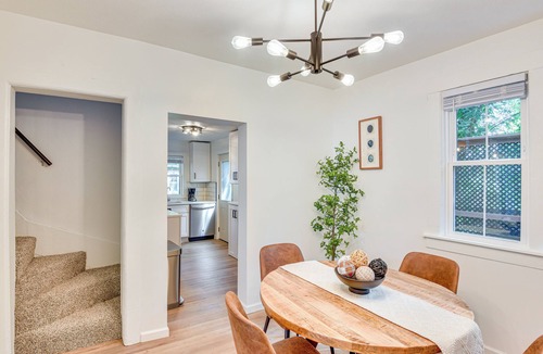 Near Northwest House | <1 mile to downtown South Bend: Dog-Friendly!