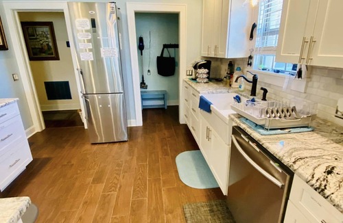 Lawton House | 1 mile to Fort Sill! The CaroleBelle Cottage sleeps 8 with hottub/grills/firepit