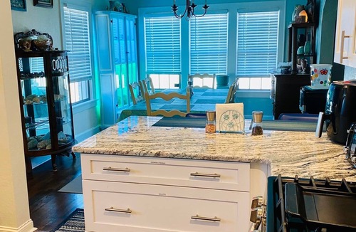 Lawton House | 1 mile to Fort Sill! The CaroleBelle Cottage sleeps 8 with hottub/grills/firepit