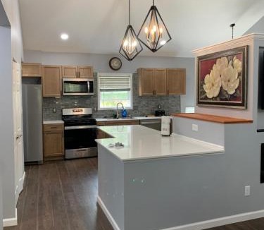 South Bend Villa | 1 mile to noterdame
