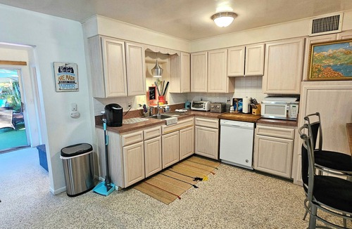 Sarasota House | 1 mile to Siesta Key! Early Bird Special & Low Wkly Rates! Heated Pool! BBQ