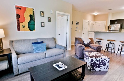North Capitol Condo | 1 mile Walk to Broadway* #203