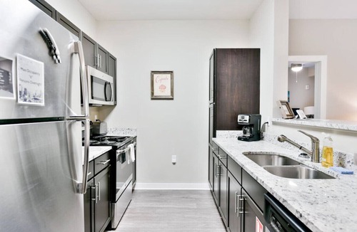 North Capitol Condo | 1 mile Walk to Broadway* #203