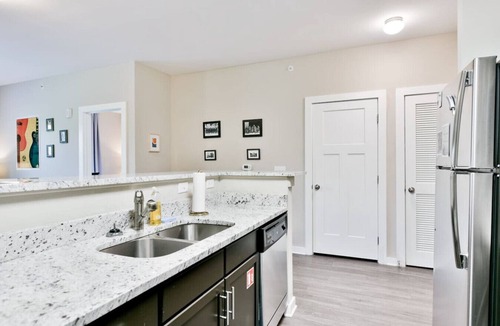 North Capitol Condo | 1 mile Walk to Broadway* #203
