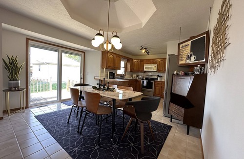 Bolivar House | 1 Mile Walk to SBU! Convenience and comfort meet!
