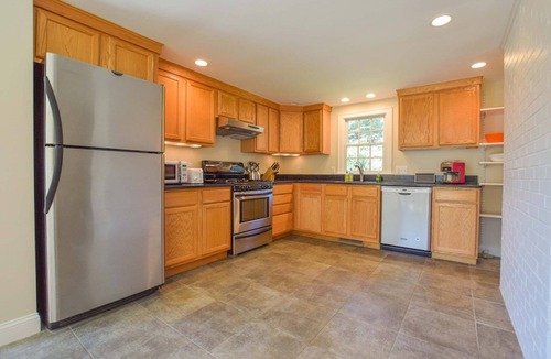 Orleans House | 1 min drive to Rock Harbor, 2 min to Town!