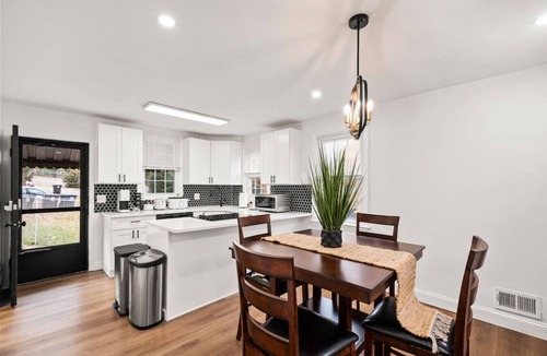Chillum House | 1 min to DC 6 beds sleeps 12 w/yard and parking
