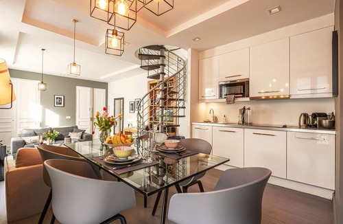 8th Arrondissement Apartment | 1 Min Walk -> Champs Elysées & Avenue Montaigne + A/C + Working Desk