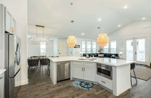 San Luis House | 1 min walk to beach - 7 min drive to Sea Isle