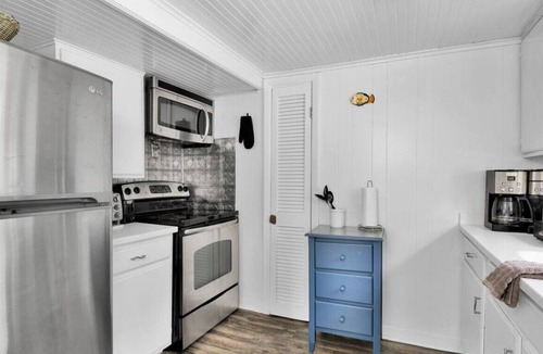 Ocean Park Apartment | 1 Minute to The Beach! Walk & Watch The Sunrise!