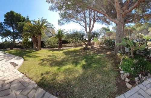 Miami Platja Villa | 1 minute to the beach! Family-sized Garden and BBQ