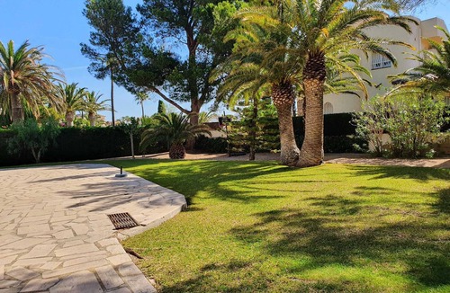 Miami Platja Villa | 1 minute to the beach! Family-sized Garden and BBQ