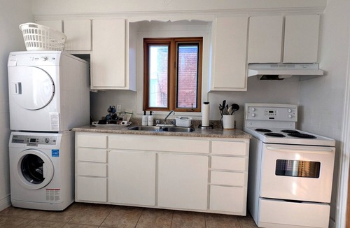 Ahuntsic Apartment | 1-minute walk from Metro|Long-Stays |Bright 2-Bedroom with Balcony