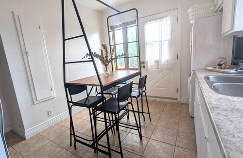 Ahuntsic Apartment | 1-minute walk from Metro|Long-Stays |Bright 2-Bedroom with Balcony