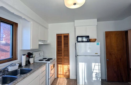 Ahuntsic Apartment | 1-minute walk from Metro|Long-Stays |Bright 2-Bedroom with Balcony