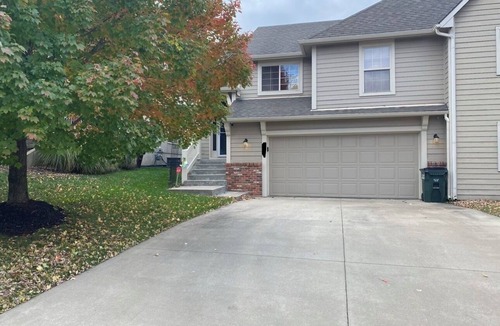 Lawrence House | 1 night or more. A Charming 3-bedroom-Spacious, Quiet, Comfortable Home