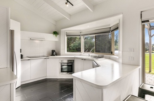 St. Andrews Beach House | 1 Oak - Rye Back Beach Accommodation