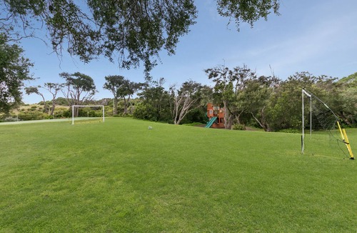 St. Andrews Beach House | 1 Oak - Rye Back Beach Accommodation