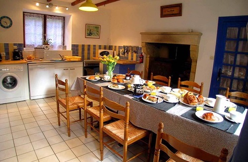 Vernoux-en-Gatine House | 1 of 3 Gites set in 2 lovely acres-Pool-Games field -Wifi-lots to see/do nearby