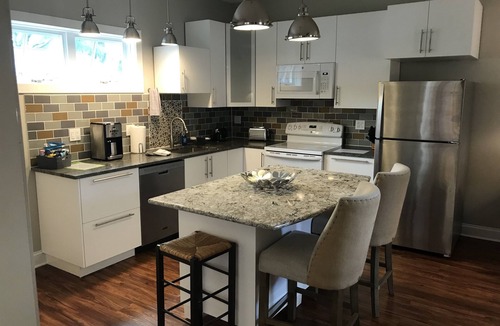 Rochester Apartment | #1 Privacy, garage, downtown, 590&490 close-by