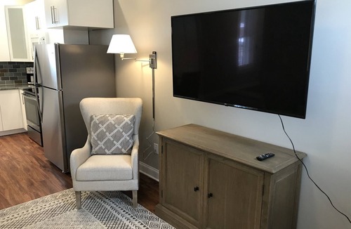 Rochester Apartment | #1 Privacy, garage, downtown, 590&490 close-by