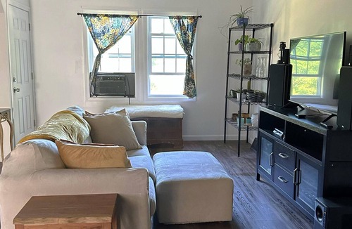 Hooksett Apartment | 1 private bedroom & private half bathroom in shared home