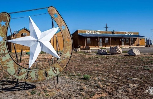 Midland House | #1-Private Cabin-Kitchenette, Brkfast,Laundry,WIFI