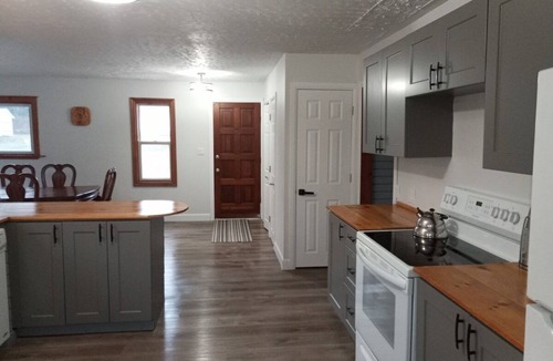 Bruce Mines House | 1 Queen & 1 Twin Bed