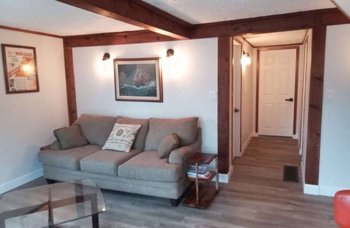 Bruce Mines House | 1 Queen & 1 Twin Bed