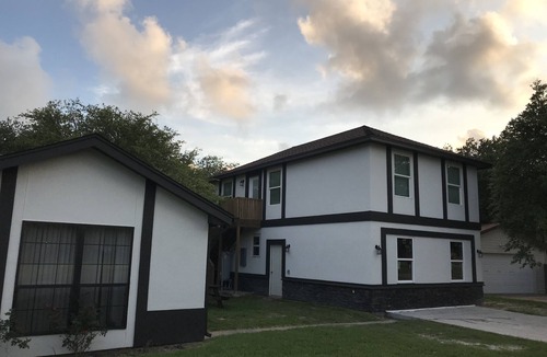 Aransas Pass House | 1 Queen/4 twins/sleeps 6