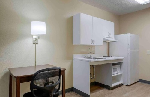 Memphis Apartment | 1 Queen Bed | ADA/RI Shower/Smoking/Kitchen