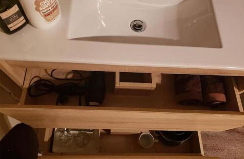 Epsom Apartment | 1 Queen Bed and 1 Sofa Bed, Serviced Studio B