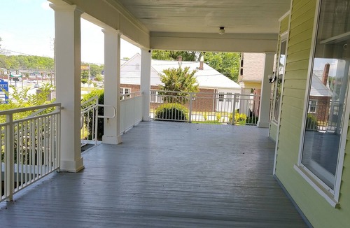 Winder Apartment | 1 Queen bed, Great Amenities! rm 2.