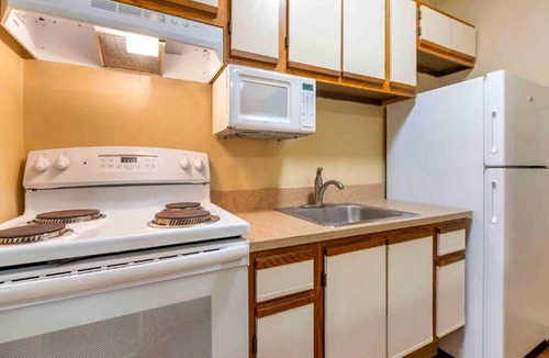 Indianapolis Apartment | 1 Queen Bed | Mobil Access Tub Ste Smk Ktchn