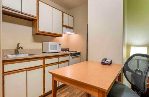 Indianapolis Apartment | 1 Queen Bed | Mobil Access Tub Ste Smk Ktchn