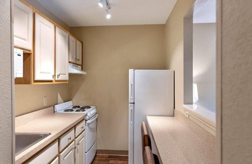 Executive Park Apartment | 1 Queen Bed | Non-Smoking, Micfridge