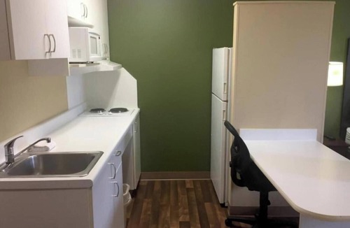 Rochester Apartment | 1 Queen Bed | Non-Smoking, Kitchen