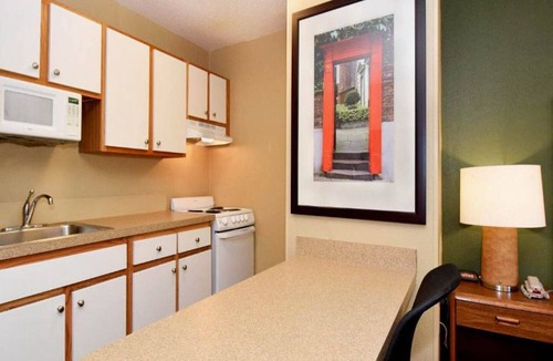 Maryland Heights Apartment | 1 Queen Bed | Non-Smoking, Kitchen