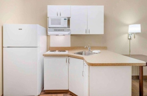 Lisle Apartment | 1 Queen Bed | Non-Smoking, Kitchen