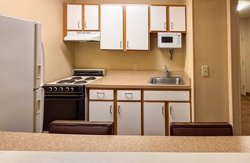 Greenville - Spartanburg Apartment | 1 Queen Bed | Non-Smoking, Micfridge
