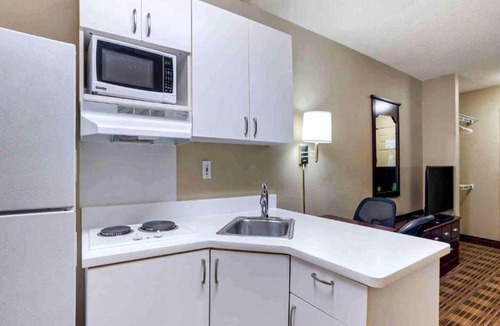 Huntsville Apartment | 1 Queen Bed | Non-Smoking, Kitchen