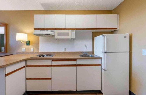 Eagan Apartment | 1 Queen Bed | Non-Smoking, Kitchen
