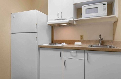 South Natomas Apartment | 1 Queen Bed | Non-Smoking, Kitchen