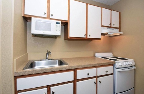 Mishawaka Apartment | 1 Queen Bed | Non-Smoking, Kitchen
