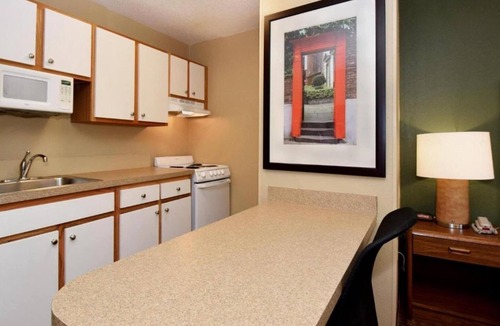 Mishawaka Apartment | 1 Queen Bed | Non-Smoking, Kitchen