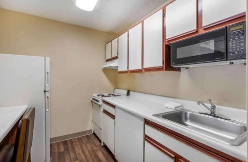Mishawaka Apartment | 1 Queen Bed | Non-Smoking, Kitchen