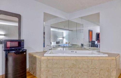 Little Rock Apartment | 1 Queen Bed |Smoking, Kitchen