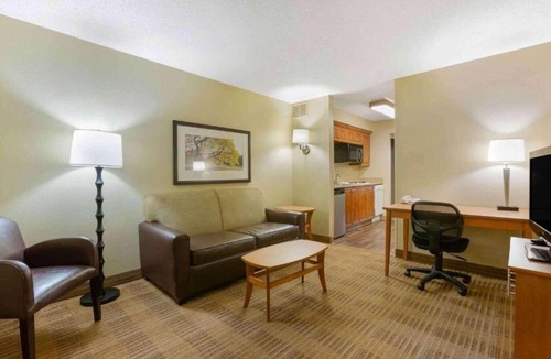 Findlay Apartment | 1 QUEEN BED | SUITE, NSMK, KITCHEN